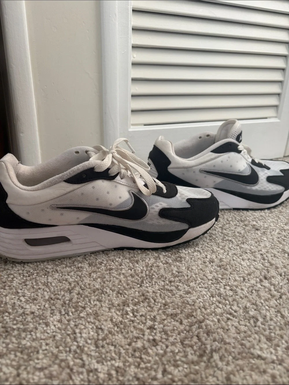 Nike Women’s 7.5 Air Max Sneakers